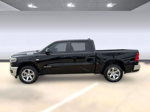 Diamond Black Crystal Pearlcoat 2026 RAM 1500 Lone Star