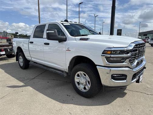 2025 RAM 2500 Tradesman Crew Cab 4x4 6'4' Box