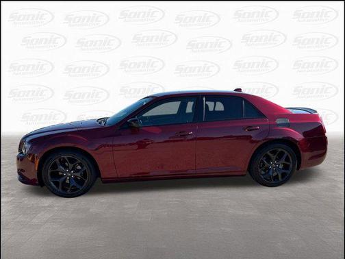 2022 Chrysler 300 Touring
