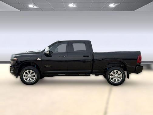 Diamond Black Crystal Pearlcoat 2026 RAM 2500 Laramie Crew Cab 4x4 6'4' Box