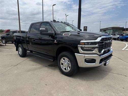 2025 RAM 2500 Tradesman Crew Cab 4x4 6'4' Box