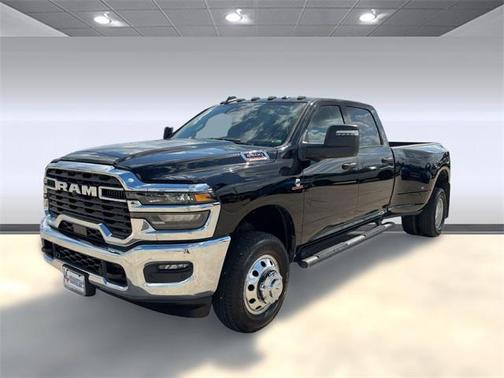 2025 RAM 3500 Tradesman Crew Cab 4x4 8' Box