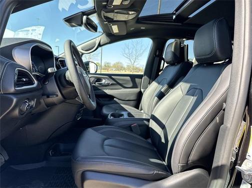 2025 Chrysler Pacifica L