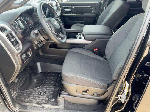 2024 RAM 3500 Big Horn Crew Cab 4x4 8' Box