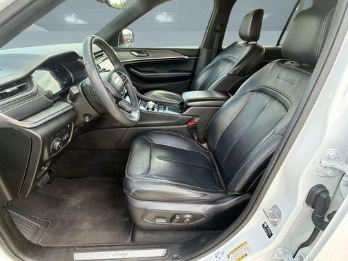 Bright White Clearcoat 2023 Jeep Grand Cherokee 4xe Overland