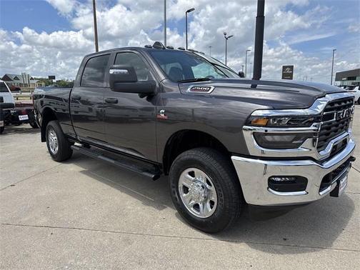 2025 RAM 2500 Tradesman Crew Cab 4x4 6'4' Box