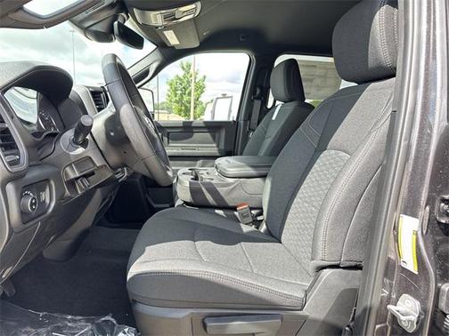 2025 RAM 2500 Tradesman Crew Cab 4x4 6'4' Box