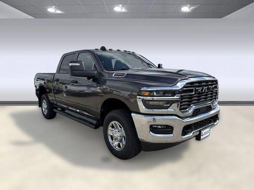 2025 RAM 2500 Tradesman Crew Cab 4x4 6'4' Box