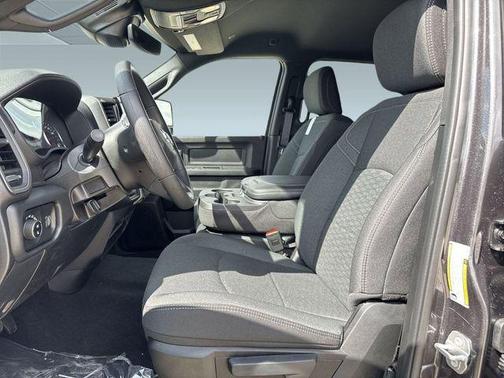 2025 RAM 2500 Tradesman Crew Cab 4x4 6'4' Box