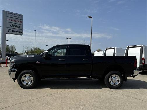 2025 RAM 2500 Tradesman Crew Cab 4x4 6'4' Box