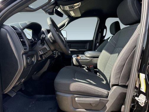 2025 RAM 2500 Tradesman Crew Cab 4x4 6'4' Box