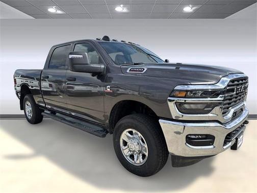 2025 RAM 2500 Tradesman Crew Cab 4x4 6'4' Box