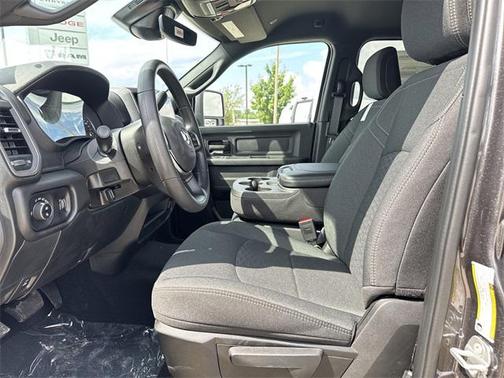 2025 RAM 2500 Tradesman Crew Cab 4x4 6'4' Box