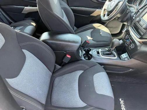 2017 Jeep Cherokee Sport