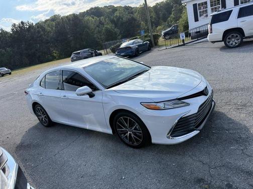 2022 Toyota Camry Hybrid XLE