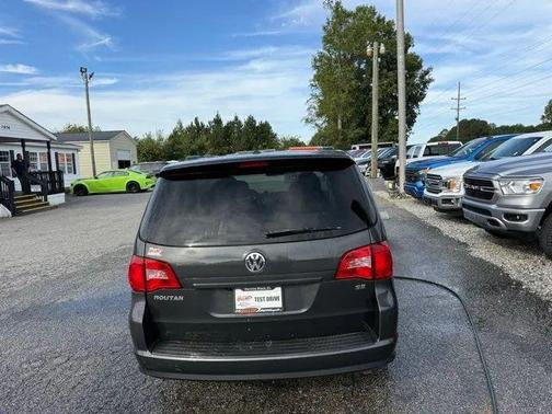 2012 Volkswagen Routan SE