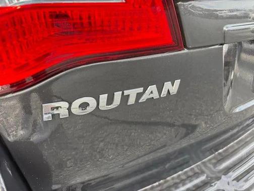 2012 Volkswagen Routan SE