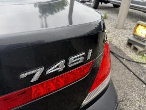 2004 BMW 745 745i