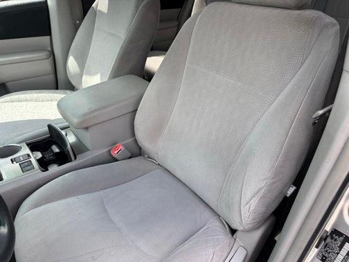 Classic Silver Metallic 2012 Toyota Highlander SE
