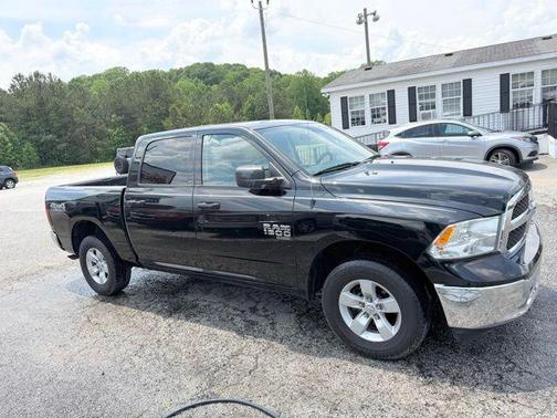 Diamond Black Crystal Pearlcoat 2021 RAM 1500 Classic SLT