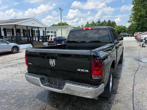 Diamond Black Crystal Pearlcoat 2021 RAM 1500 Classic SLT
