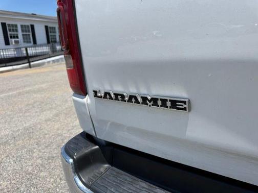 Ivory White Tri-Coat Pearlcoat 2023 RAM 1500 Laramie