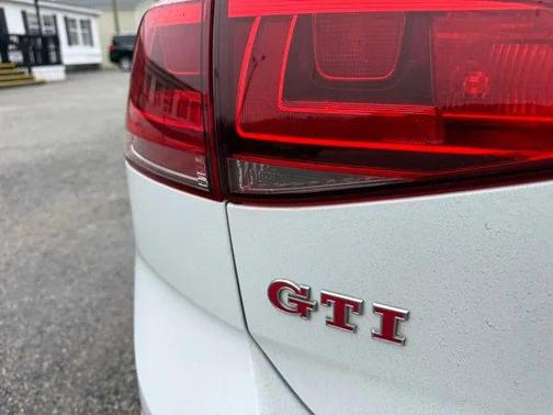 2017 Volkswagen Golf GTI 2.0T S 4-Door
