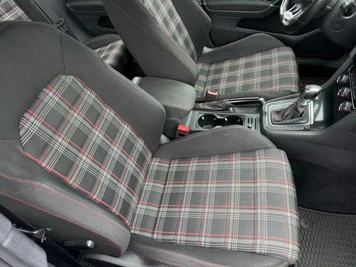 2017 Volkswagen Golf GTI 2.0T S 4-Door