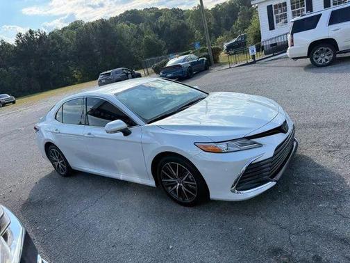 2022 Toyota Camry Hybrid XLE