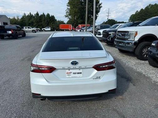 2022 Toyota Camry Hybrid XLE