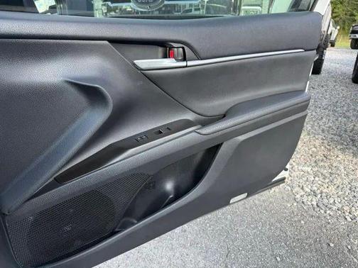 2022 Toyota Camry Hybrid XLE