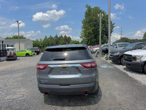 Satin Steel Metallic 2021 Chevrolet Traverse LT Leather