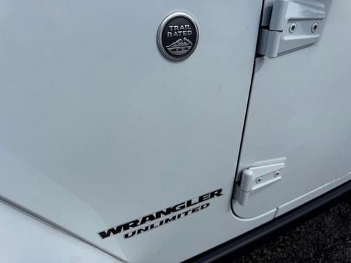Bright White Clearcoat 2014 Jeep Wrangler Unlimited Rubicon