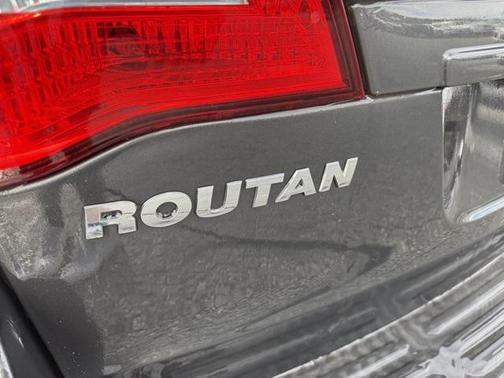 2012 Volkswagen Routan SE