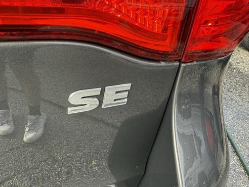 2012 Volkswagen Routan SE