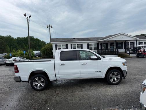 Bright White Clearcoat 2020 RAM 1500 Laramie