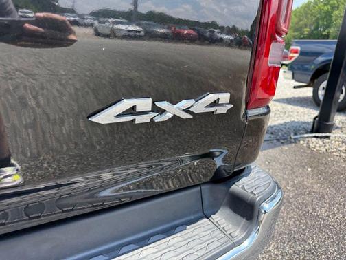 Diamond Black Crystal Pearlcoat 2019 RAM 1500 Limited