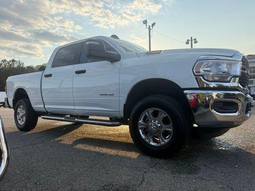 Bright White Clearcoat 2024 RAM 2500 Big Horn Crew Cab 4x4 6'4' Box