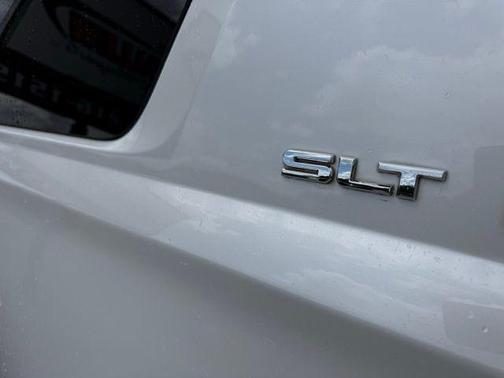 White Frost Tricoat 2017 GMC Yukon SLT