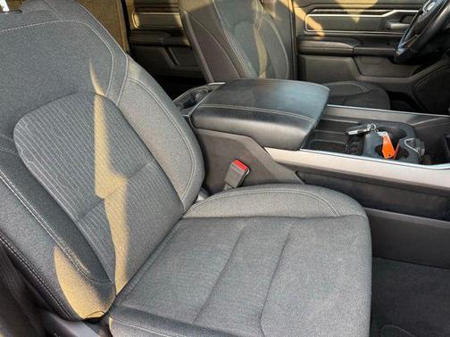 Bright White Clearcoat 2019 RAM 1500 Big Horn