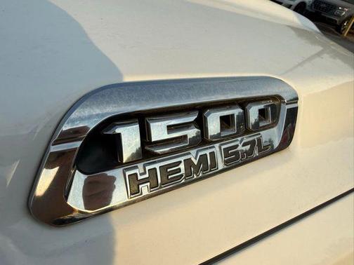 Bright White Clearcoat 2019 RAM 1500 Big Horn