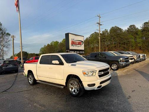 Bright White Clearcoat 2019 RAM 1500 Big Horn