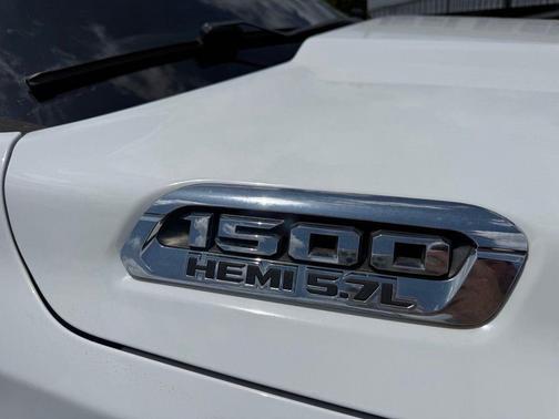 Bright White Clearcoat 2019 RAM 1500 Big Horn