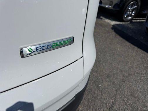 Oxford White 2016 Ford Escape SE