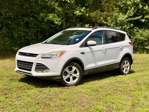Oxford White 2016 Ford Escape SE