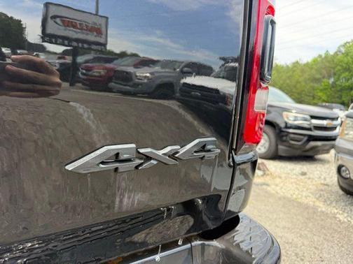 Diamond Black Crystal Pearlcoat 2021 RAM 1500 Laramie