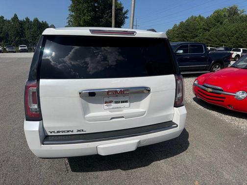 White Frost Tricoat 2018 GMC Yukon XL Denali