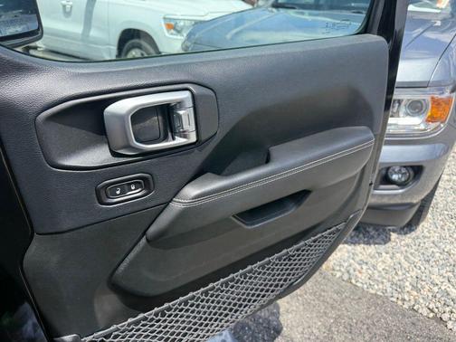 Black Clearcoat 2018 Jeep Wrangler Unlimited Sahara