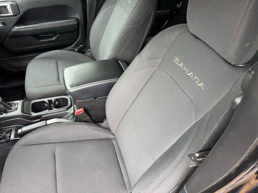 Black Clearcoat 2018 Jeep Wrangler Unlimited Sahara