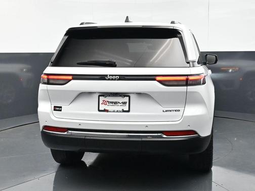 Bright White Clearcoat 2018 Jeep Cherokee Overland